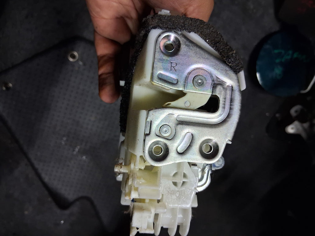 2022 SUZUKI VITARA MK4 OSR DRIVER SIDE REAR RIGHT DOOR LOCK MECHANISM 8230154PA4