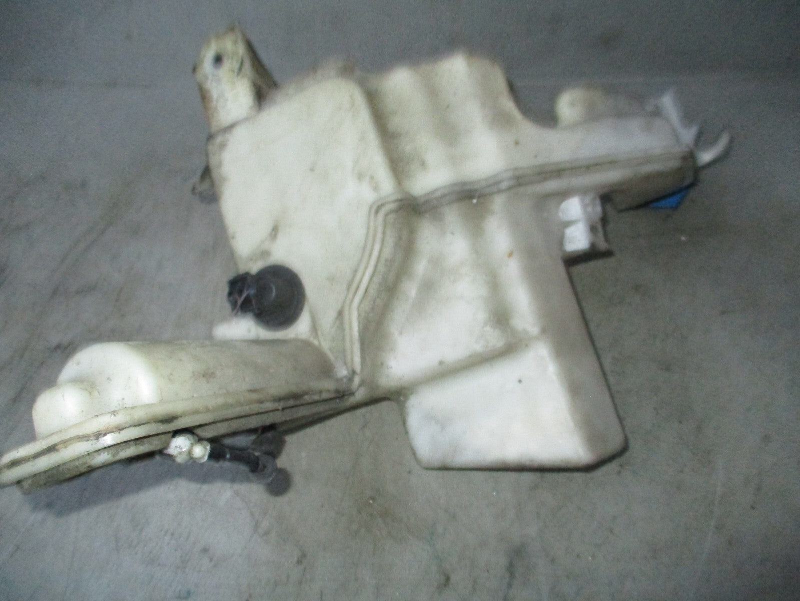 2007 VW VOLKSWAGEN PASSAT B6 WINDSCREEN WASHER WATER BOTTLE