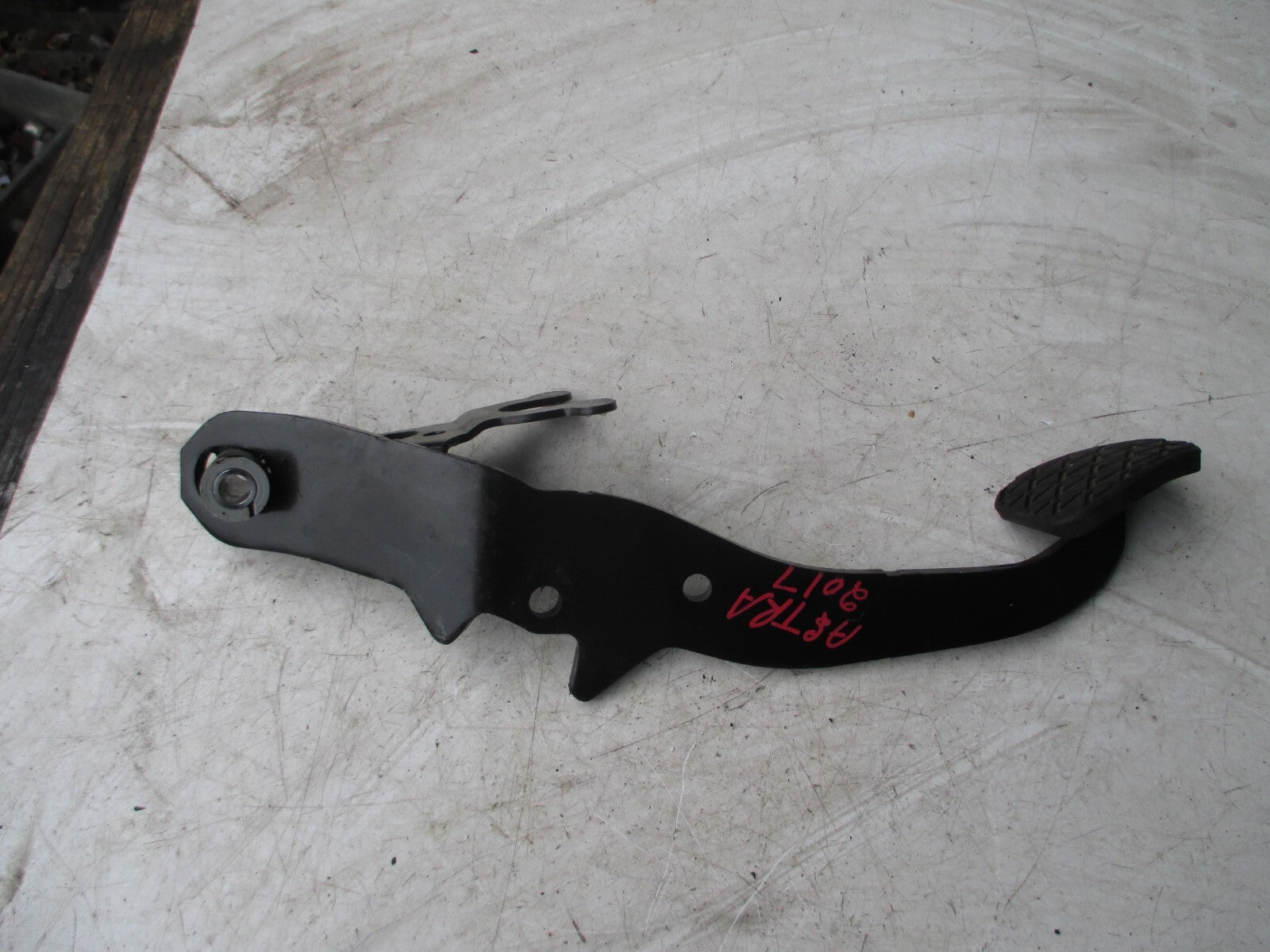 FORD FIESTA MK7 2017 FOOT BRAKE PEDAL ARM UNIT ONLY WITH RUBBER PAD