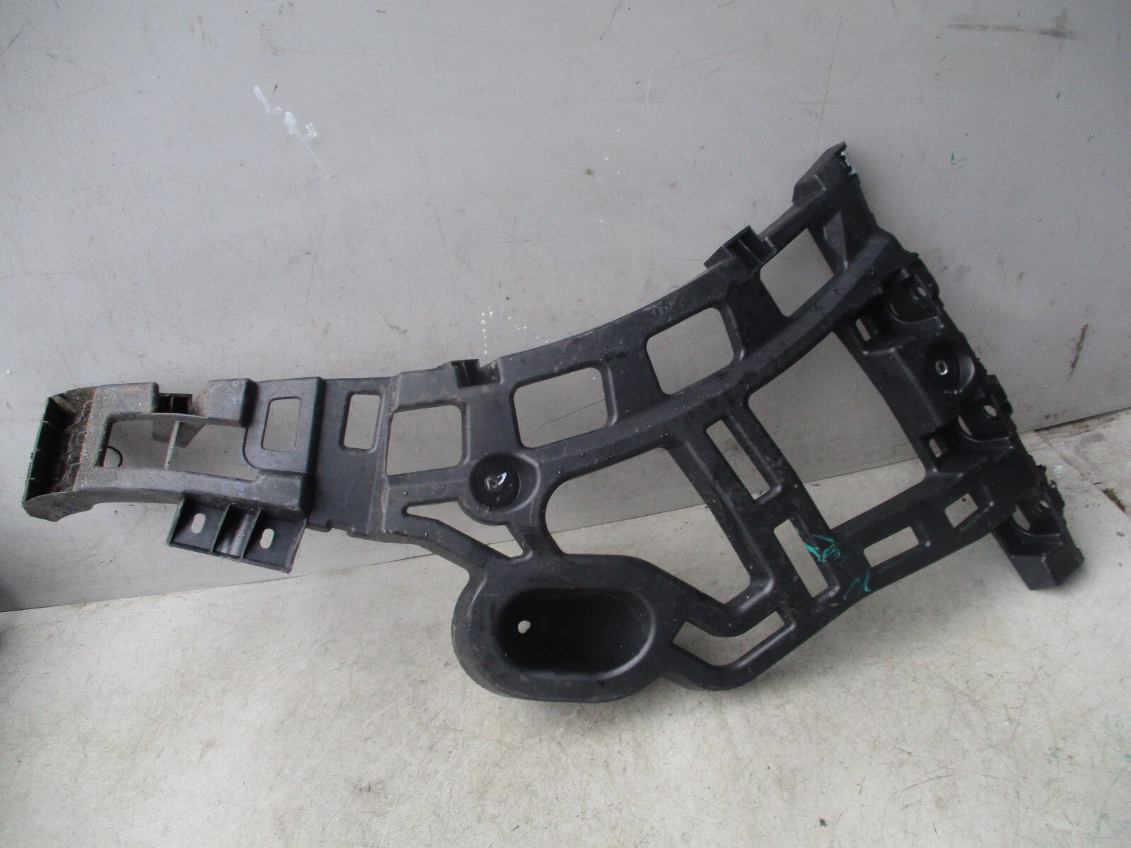 2020 CITROEN C5 AIRCROSS NS PASSENGER SIDE REAR BUMPER BRACKET HOLDER 9817643080