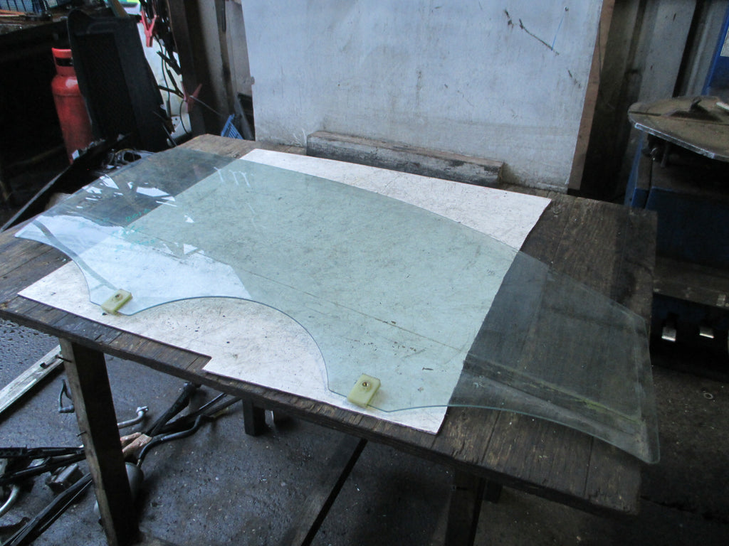HYUNDAI i20 MK1 3 DOOR OS DRIVER SIDE DOOR WINDOW GLASS