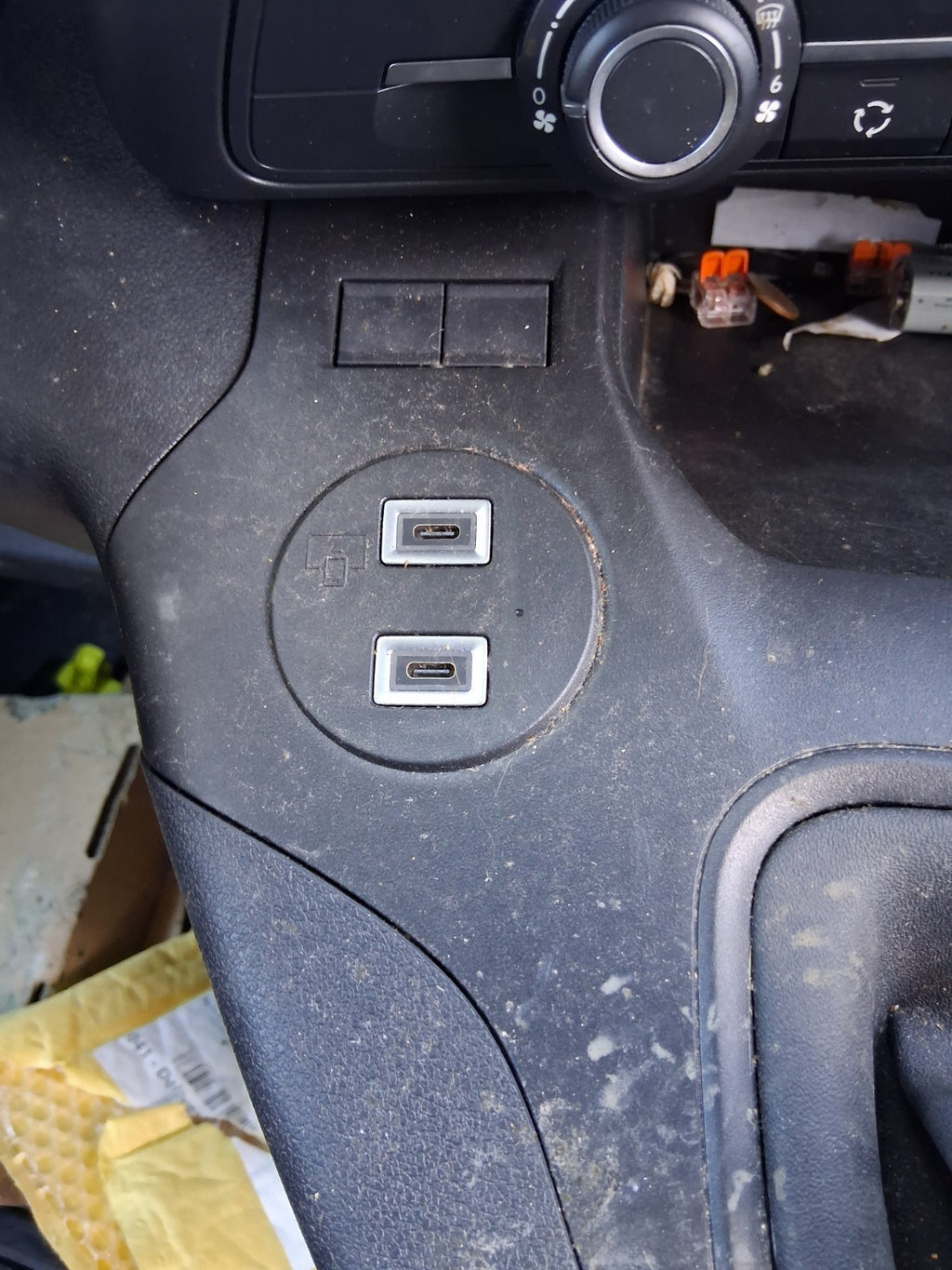 2024 CITROEN BERLINGO MK3 K9 POWER OUTLET SOCKET USB PORT WITH TRIM PANEL
