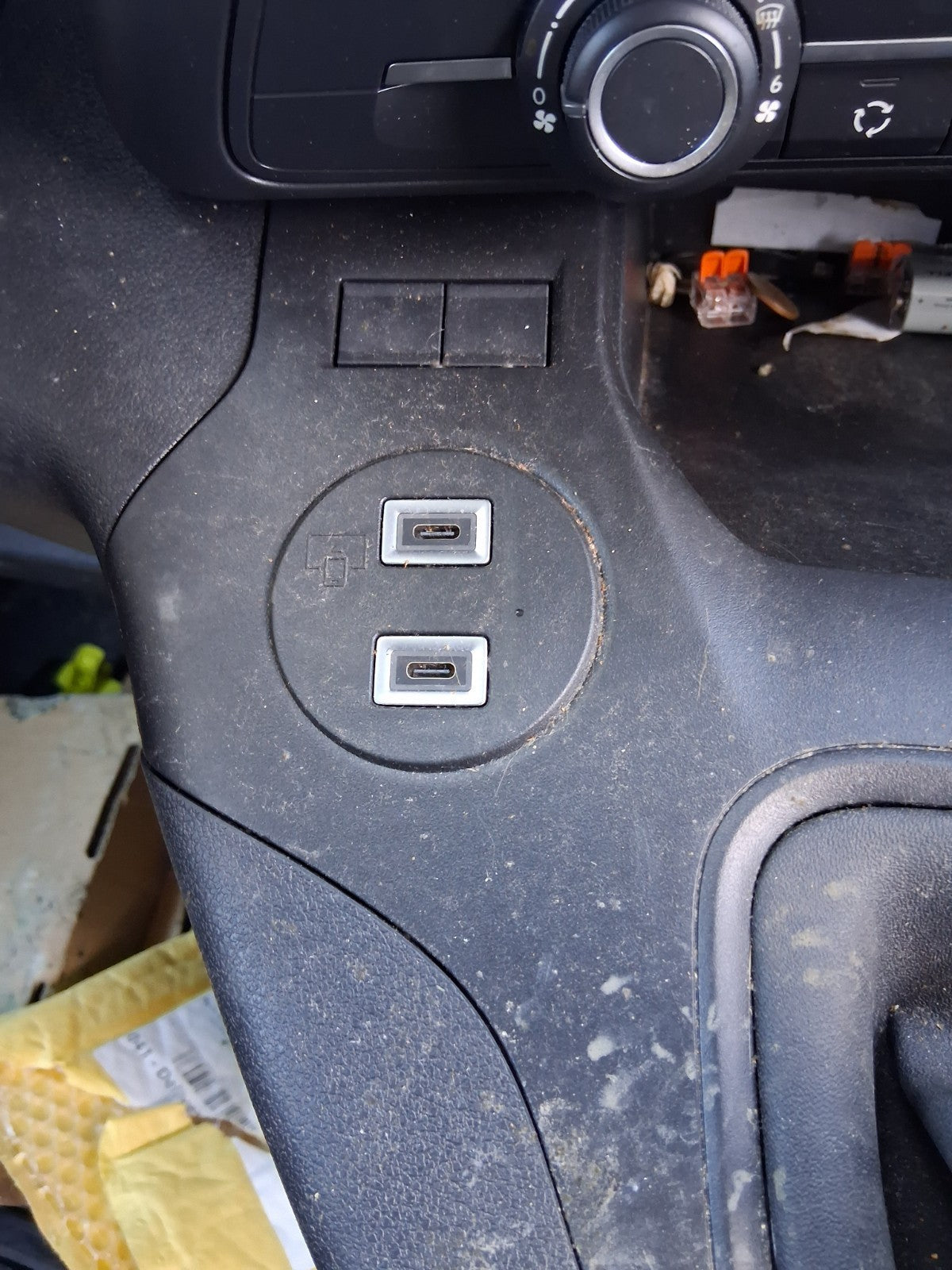 2024 CITROEN BERLINGO MK3 K9 POWER OUTLET SOCKET USB PORT WITH TRIM PANEL