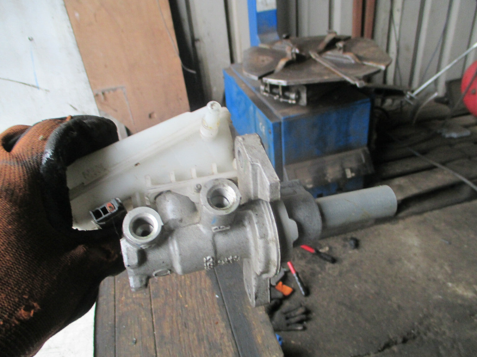 FORD TRANSIT COURIER 2017 BRAKE MASTER CYLINDER