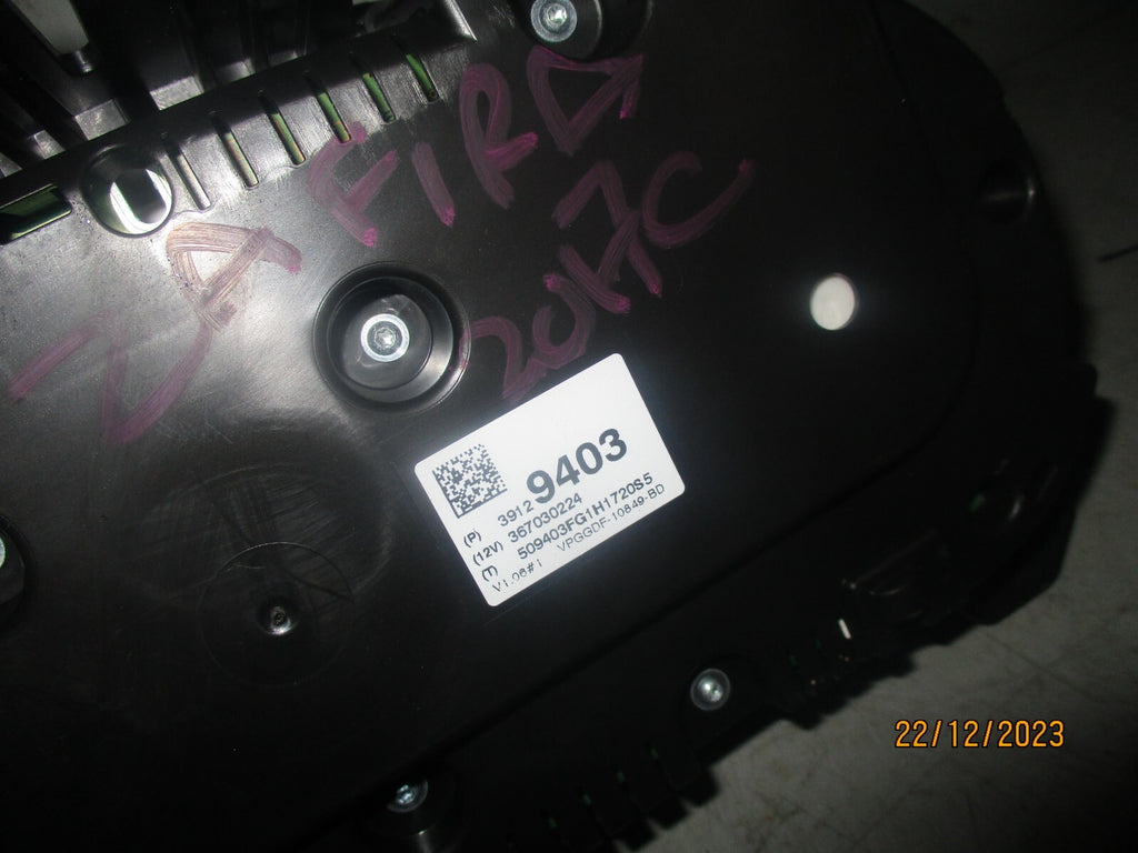VAUXHALL ZAFIRA C 2016 1.4 PETROL SPEEDO SPEEDOMETER INSTRUMENT CLUSTER 39129403