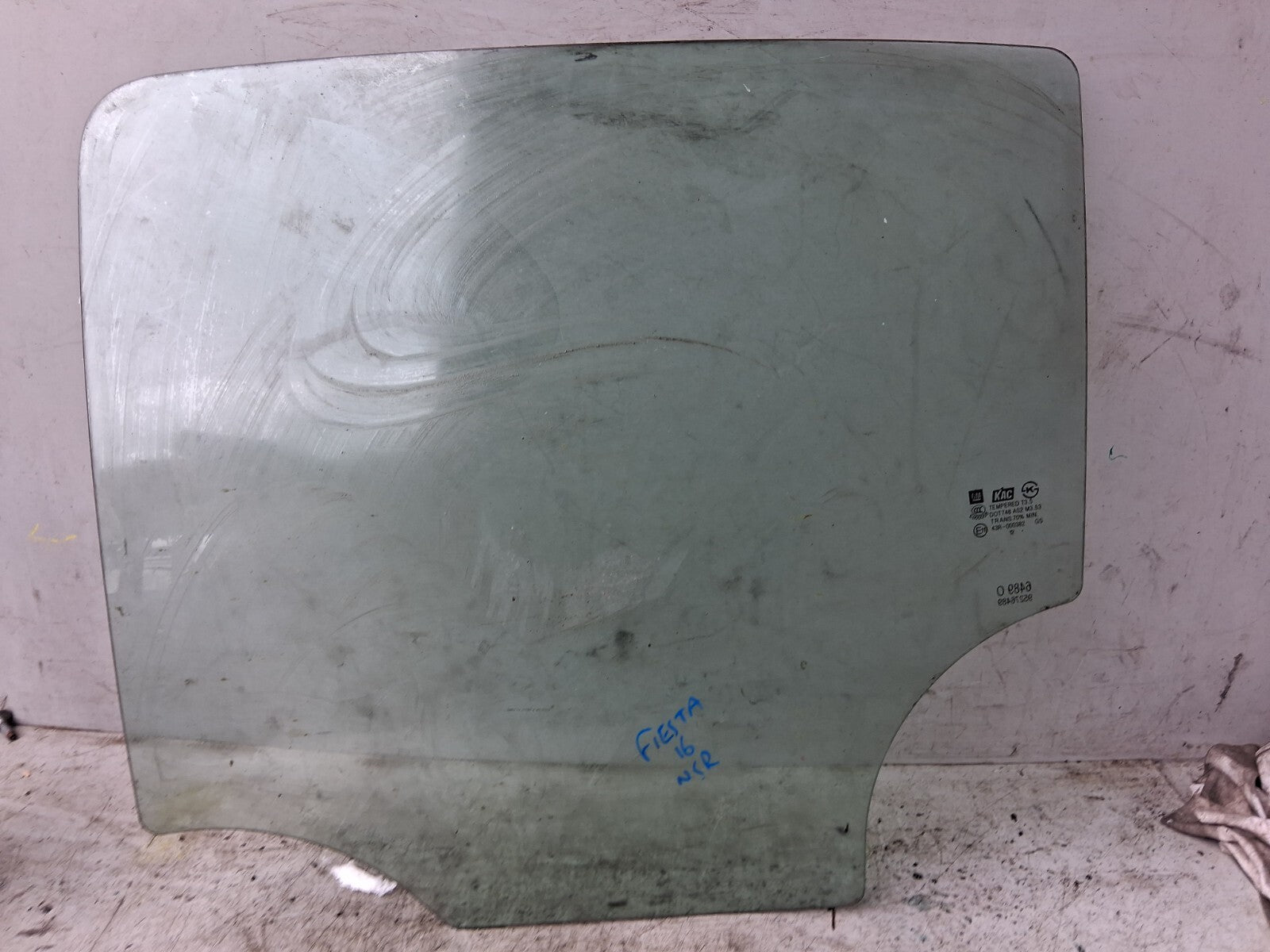 FORD FIESTA MK7 2016 NSR PASSENGER SIDE REAR LEFT WINDOW GLASS 43R000382