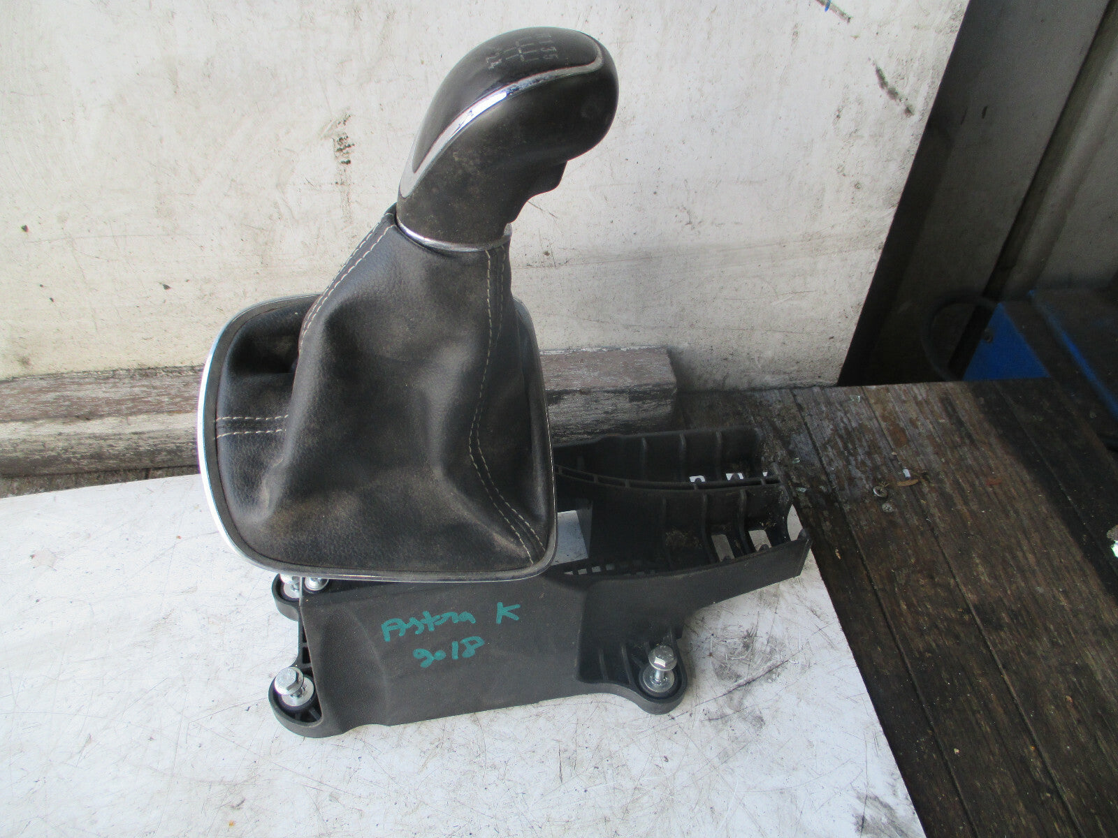 VAUXHALL ASTRA K MK7 2018 6 SPEED MANUAL GEARSTICK KNOB GAITER 55491492