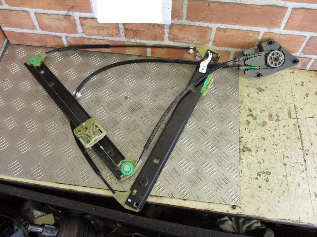 AUDI A1 2013 5 DOOR NSF PASSENGER SIDE FRONT WINDOW REGULATOR ONLY 8X4837461A