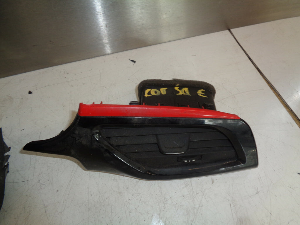 VAUXHALL CORSA E MK4 2018 FRONT DASHBOARD CENTRE + OS AIR VENT 13377949 13377946