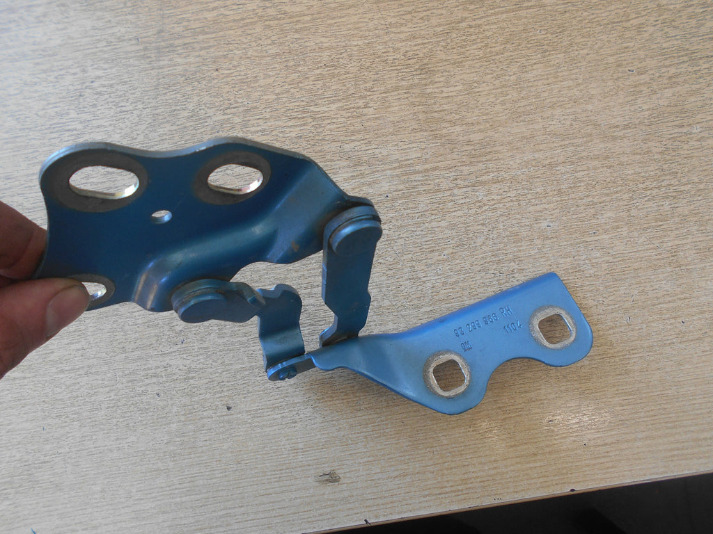 VAUXHALL MERIVA A 2004 OS DRIVER SIDE RIGHT BONNET HINGE BRACKET BLUE 93299986