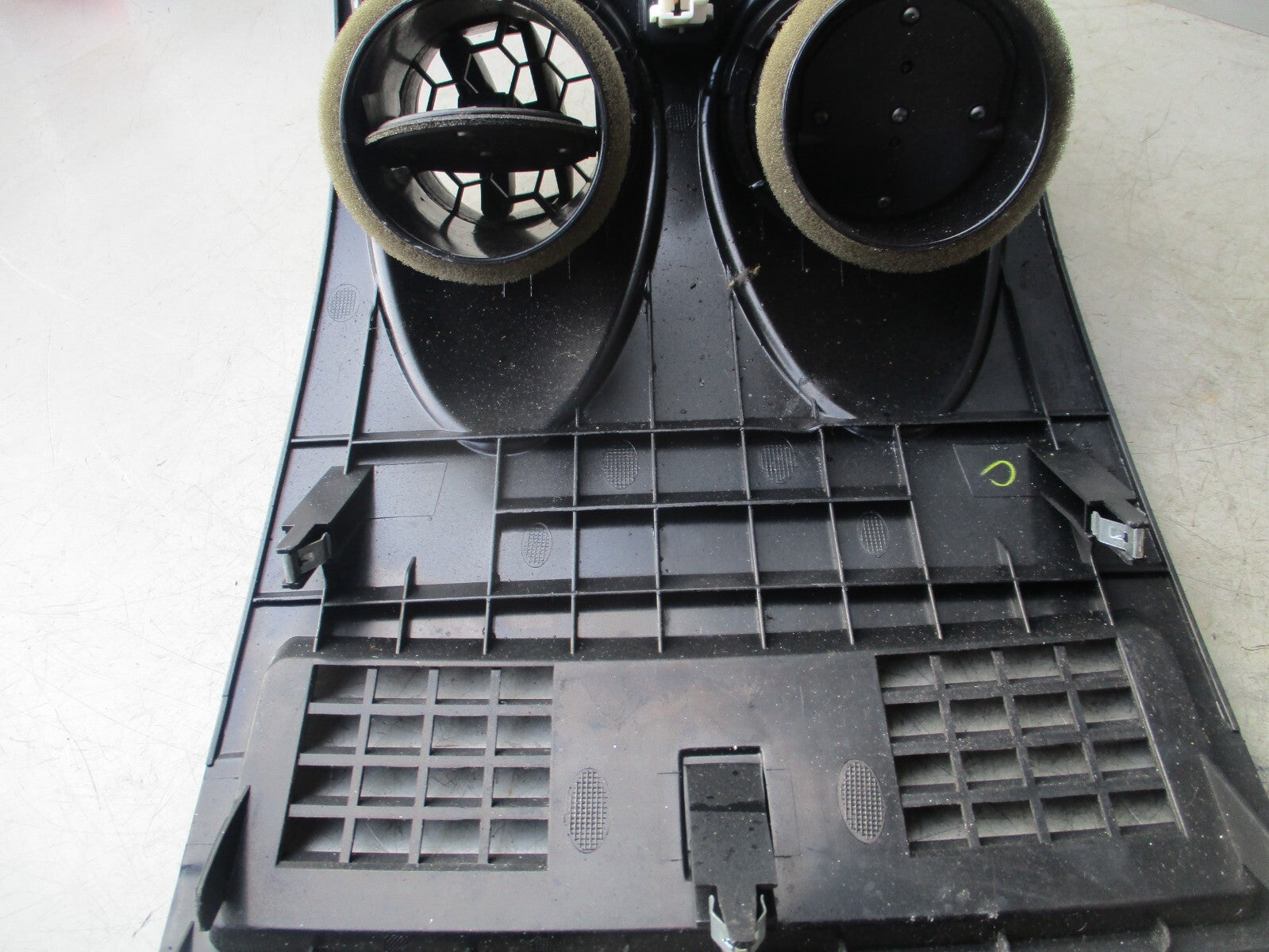2012 NISSAN QASHQAI CENTRE HEATER AIR VENTS SURROUND TRIM PANEL P10381A77100