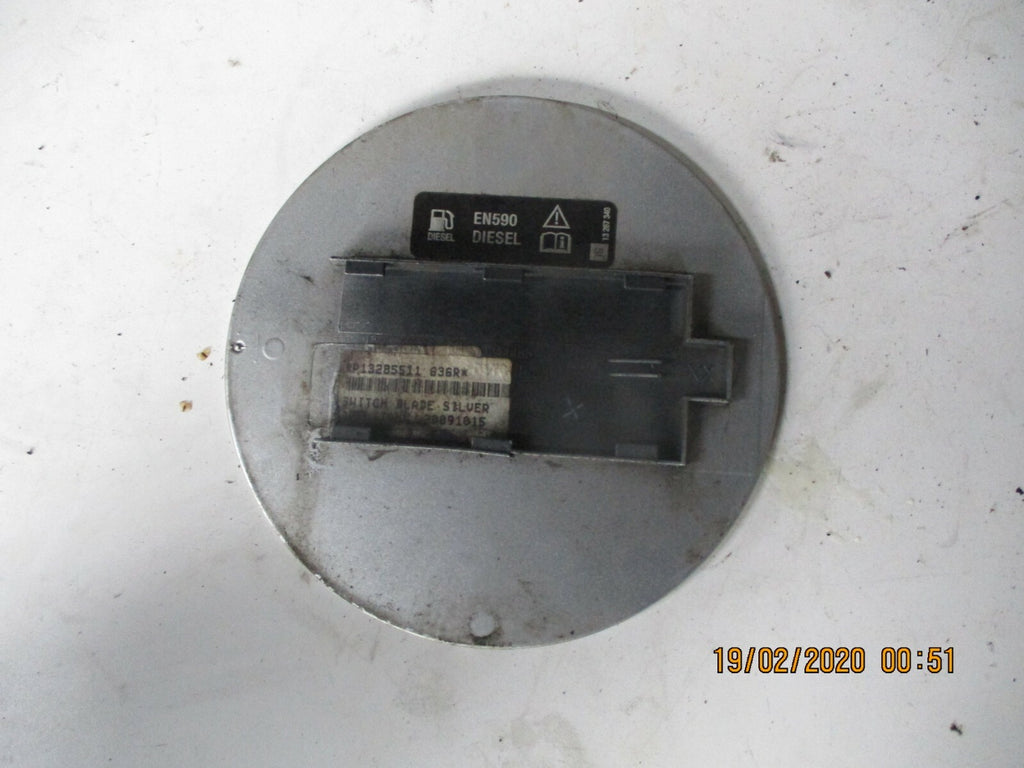 VAUXHALL INSIGNIA A MK1 2012 DIESEL FUEL FILLER CAP FLAP COVER SILVER 13267340
