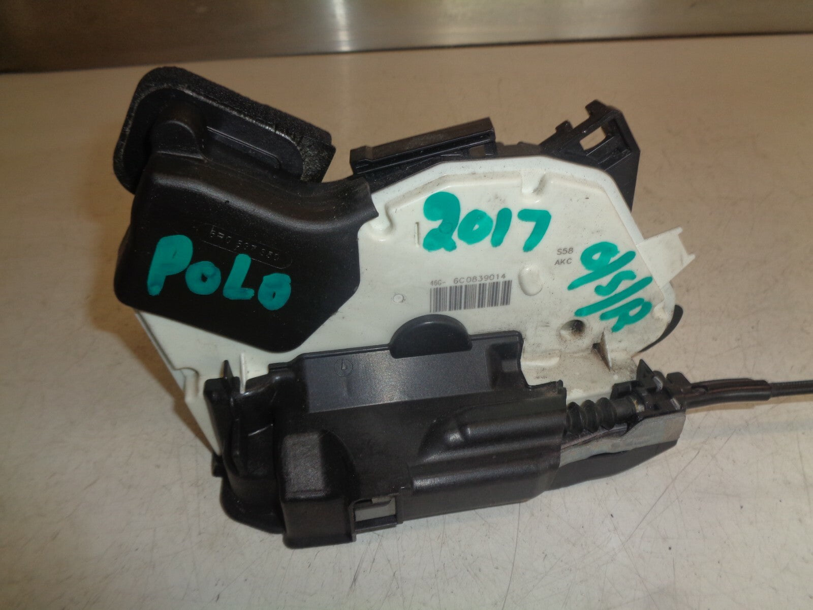 VW VOLKSWAGEN POLO 6R 2017 OSR DRIVER SIDE REAR DOOR LOCK MECHANISM 6C0839014