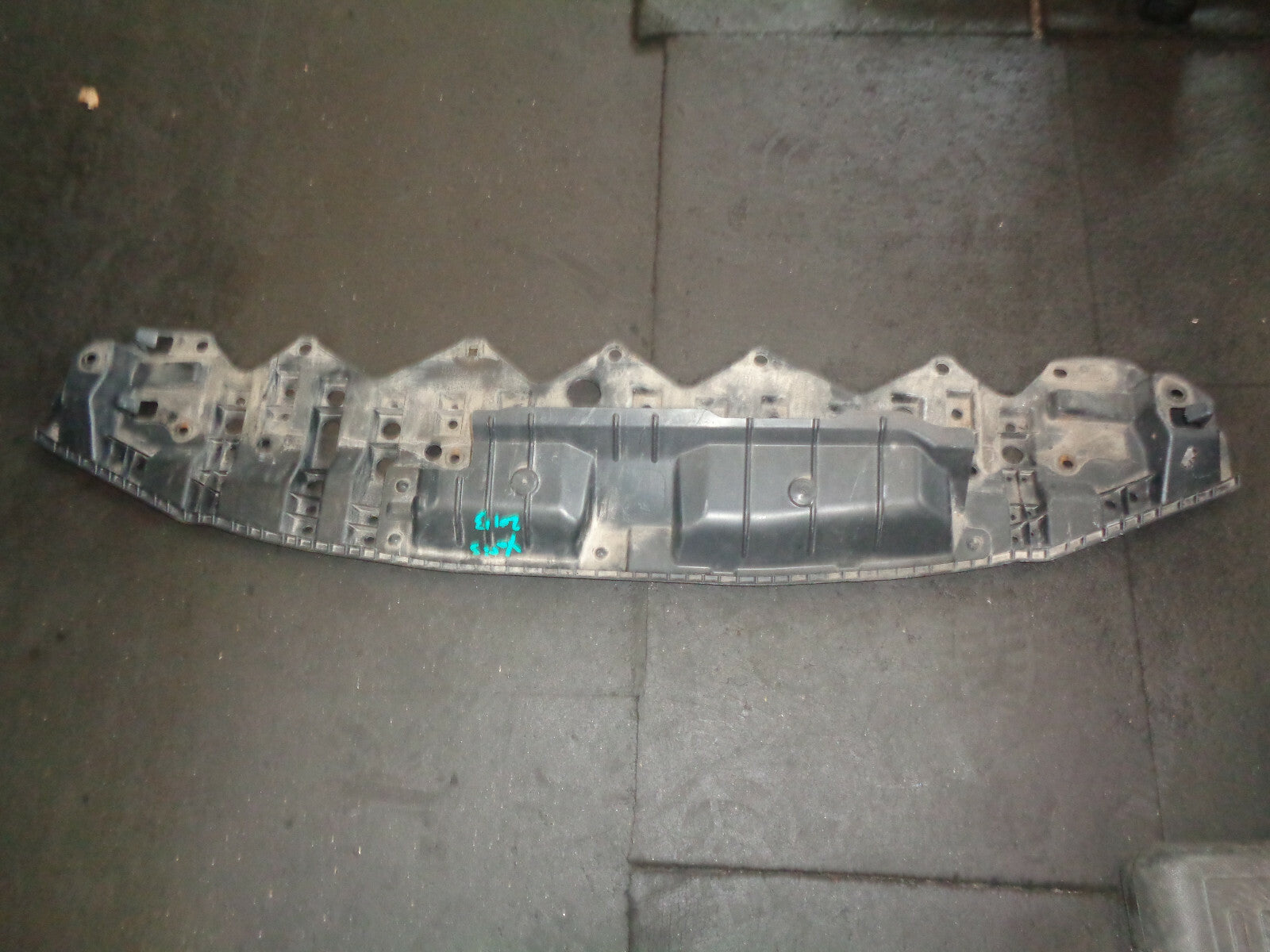 TOYOTA YARIS MK3 2013 FRONT BUMPER UNDER TRAY 52618D030