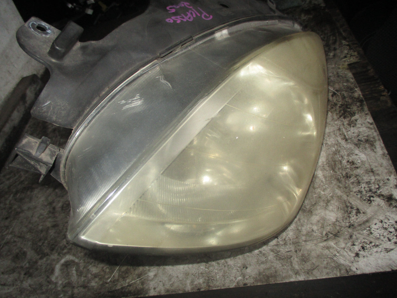 CITROEN PICASSO 2005 NS PASSENGER SIDE FRONT HEADLIGHT 9649981880