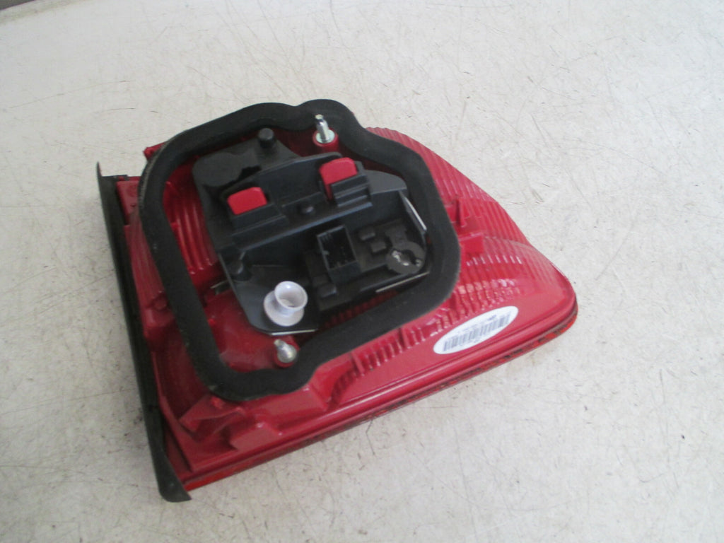 VW TOURAN 2010 - 14 OSR DRIVER SIDE REAR INNER BOOT LIGHT LAMP RIGHT TAILGATE