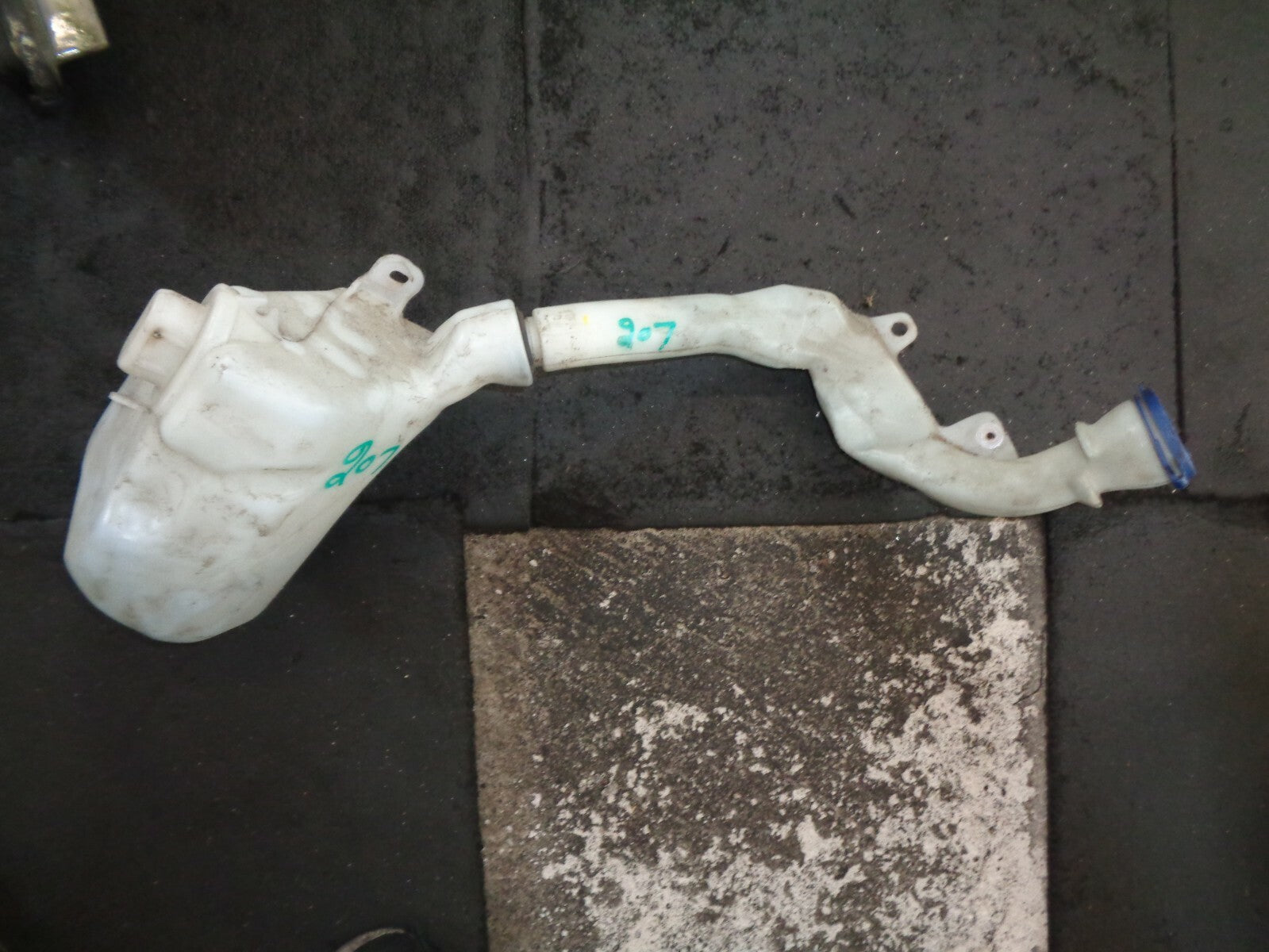 PEUGEOT 207 2007 HATCHBACK WASHER BOTTLE AND PUMP 964833758003