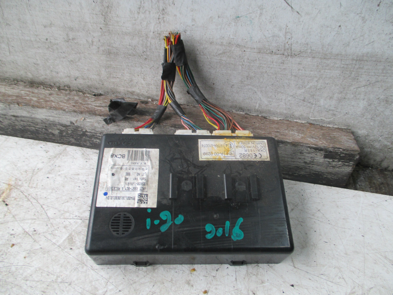 HYUNDAI I20 MK1 BCM BODY CONTROL MODULE UNIT 954001J810