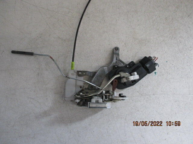 2007 PEUGEOT 107 OSF DRIVER SIDE FRONT DOOR LOCK MECHANISM MECH