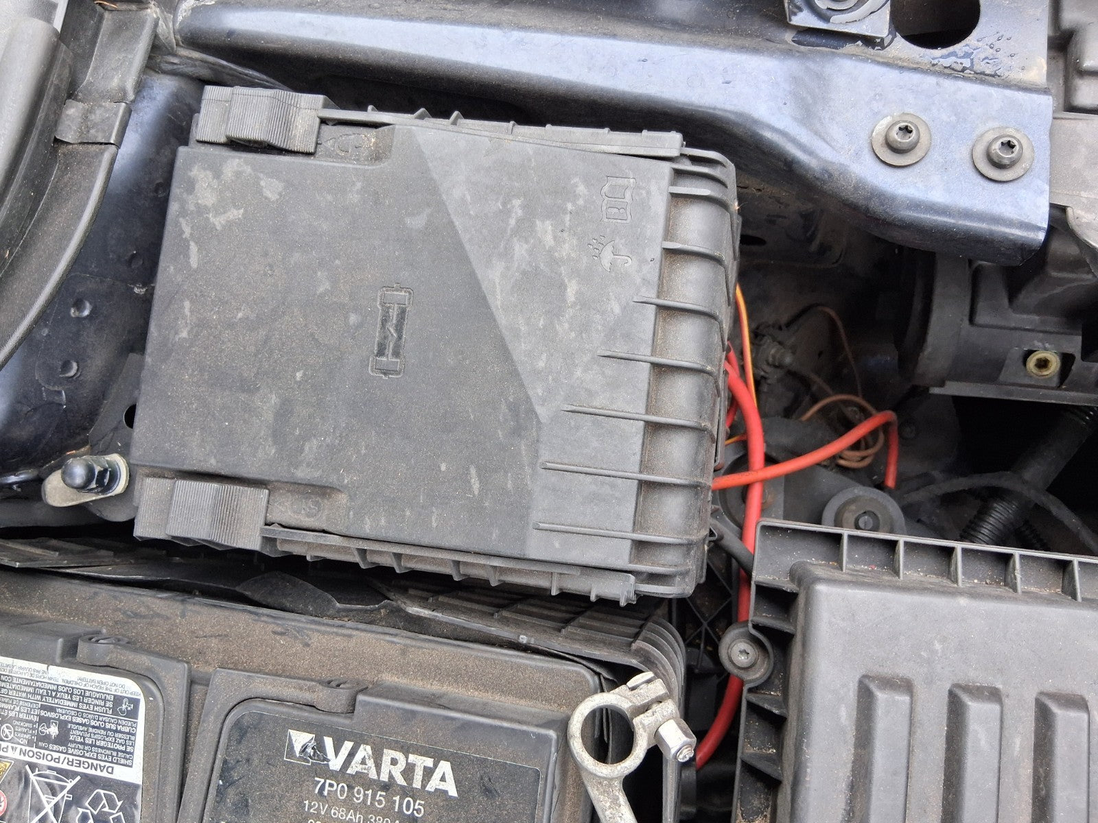 2014 VW VOLKSWAGEN PASSAT B7 1.9 DIESEL FUSE BOX RELAY BOX