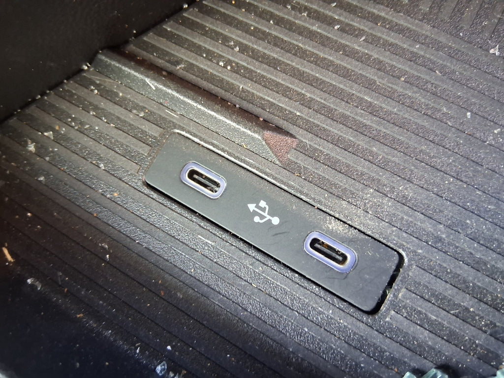 2025 RENAULT MASTER MK4 USB TYPE C CHARGING PORT