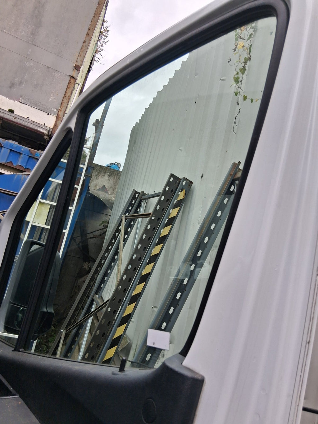 2018 MERCEDES BENZ SPRINTER W907 OSF DRIVER SIDE FRONT RIGHT WINDOW GLASS