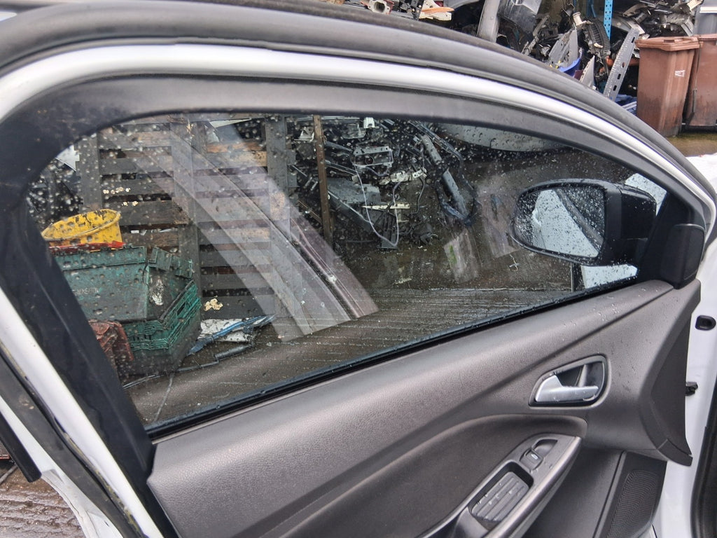 2017 FORD FOCUS MK3 ST LINE NSF PASSENGER SIDE FRONT LEFT WINDOW GLASS