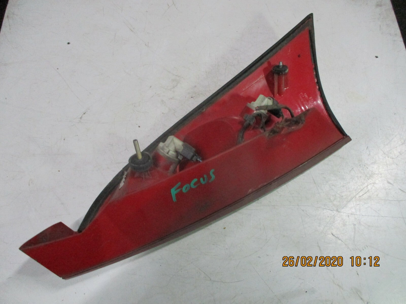 FORD FOCUS MK1 2001 OSR DRIVER SIDE REAR BRAKE TAIL LIGHT CLUSTER ASSEMBLY