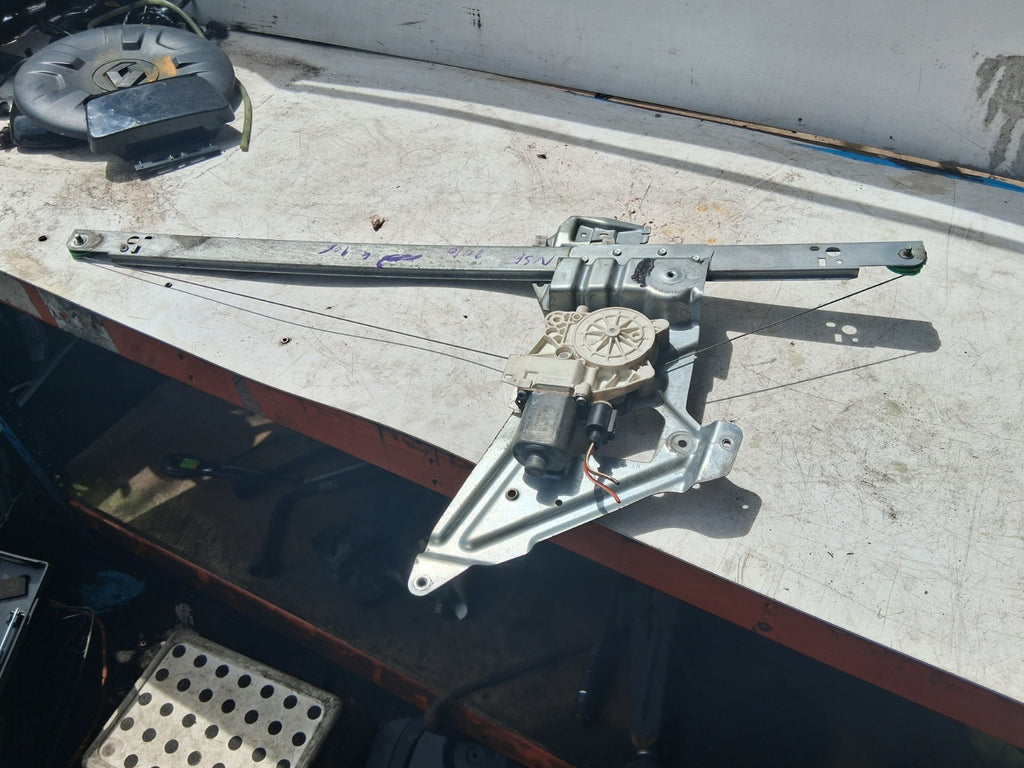 2010 MERCEDES SPRINTER W906 NSF PASSENGER SIDE FRONT WINDOW MOTOR & REGULATOR