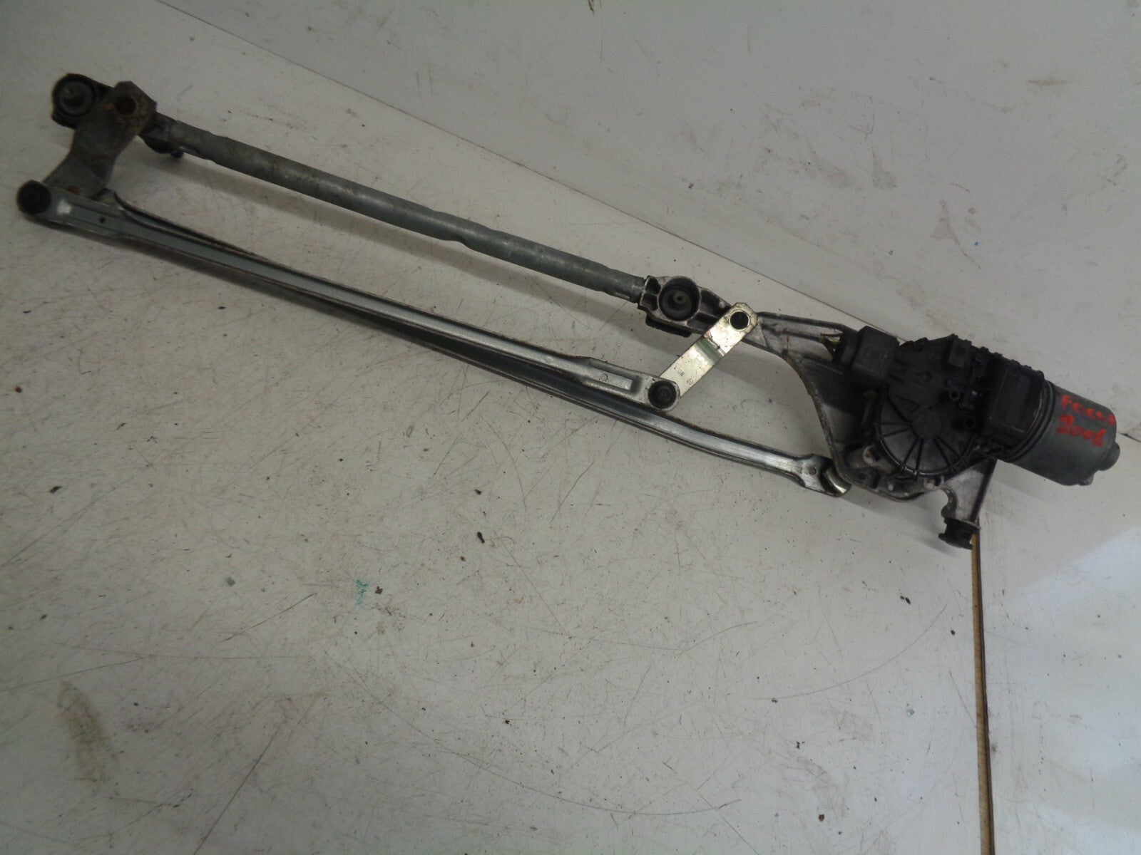 FORD FOCUS 2006 MK2 HATCHBACK FRONT WINDSCREEN WIPER MOTOR & LINKAGE 4M5117504BC