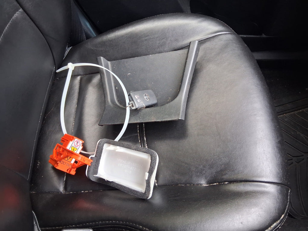 2018 TOYOTA PRIUS V PLUS XW40 NSF PASSENGER SIDE FRONT LEFT LEATHER SEAT