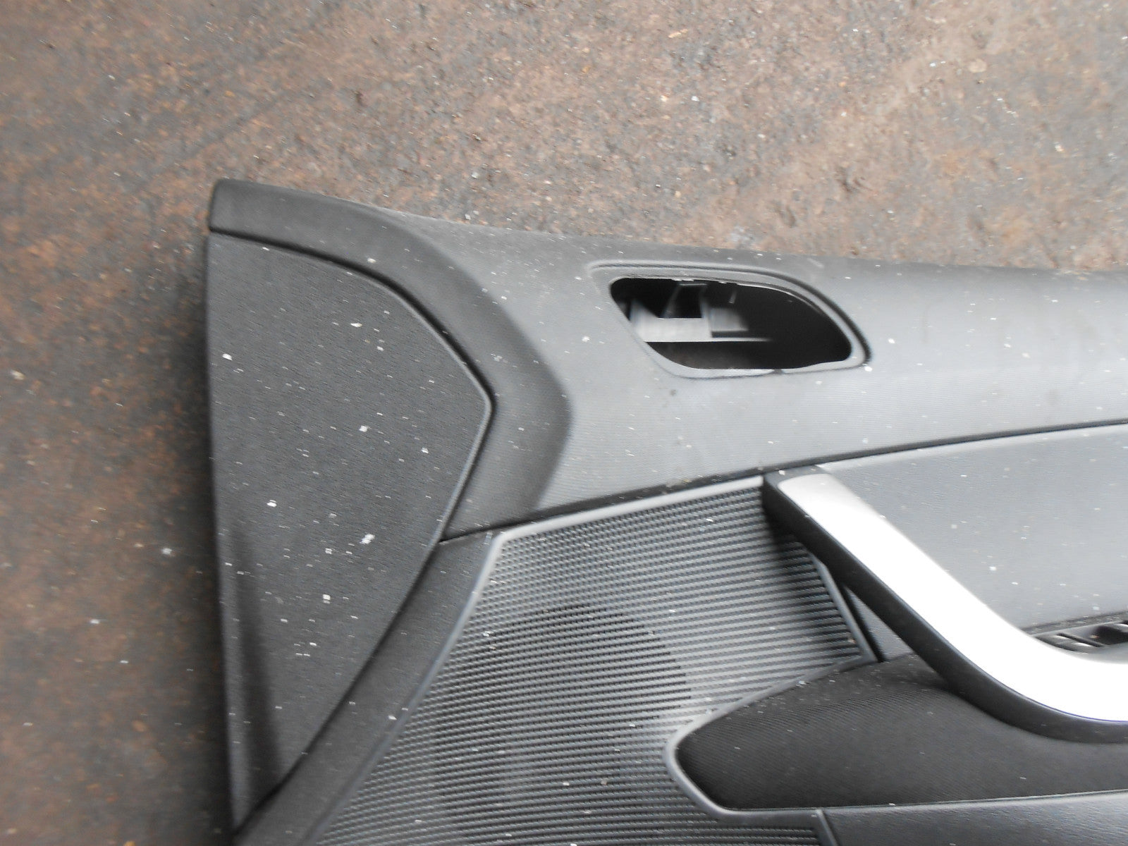 PEUGEOT 308 2013 MK1 5 DOOR OSF DRIVER FRONT DOOR CARD PLASTIC PANEL 96815313ZD