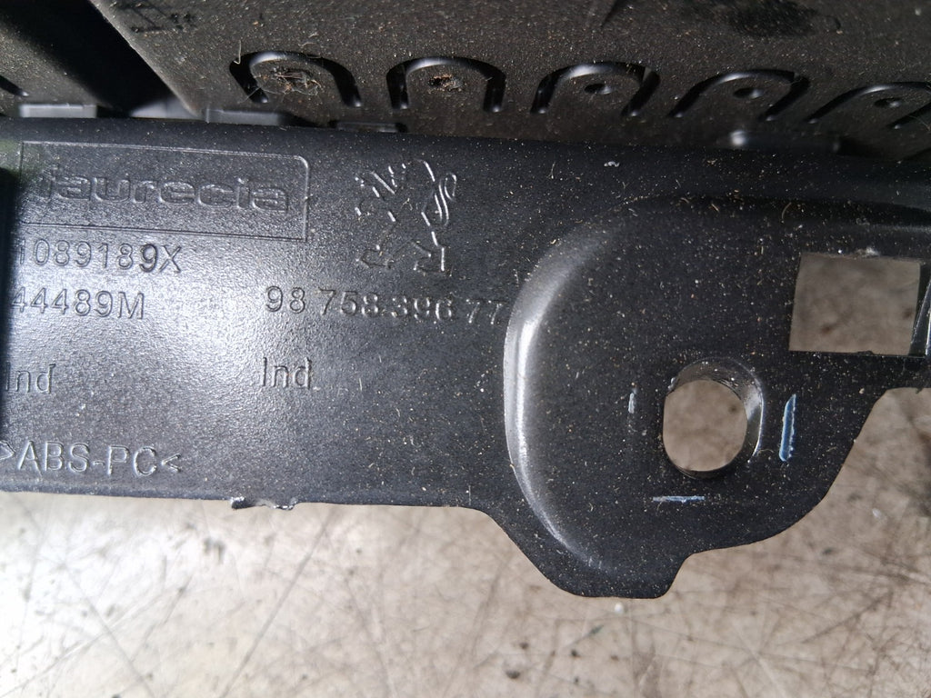 2012 PEUGEOT 208 FRONT DASHBOARD CENTRE AIR VENT 9875839677