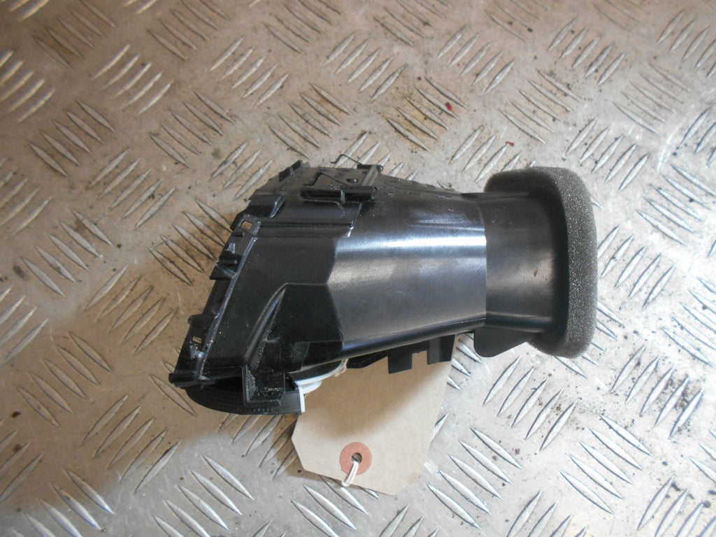 VOLKSWAGEN VW GOLF MK7 2016 OSF DRIVER SIDE FRONT AIR VENT 5G2819704G