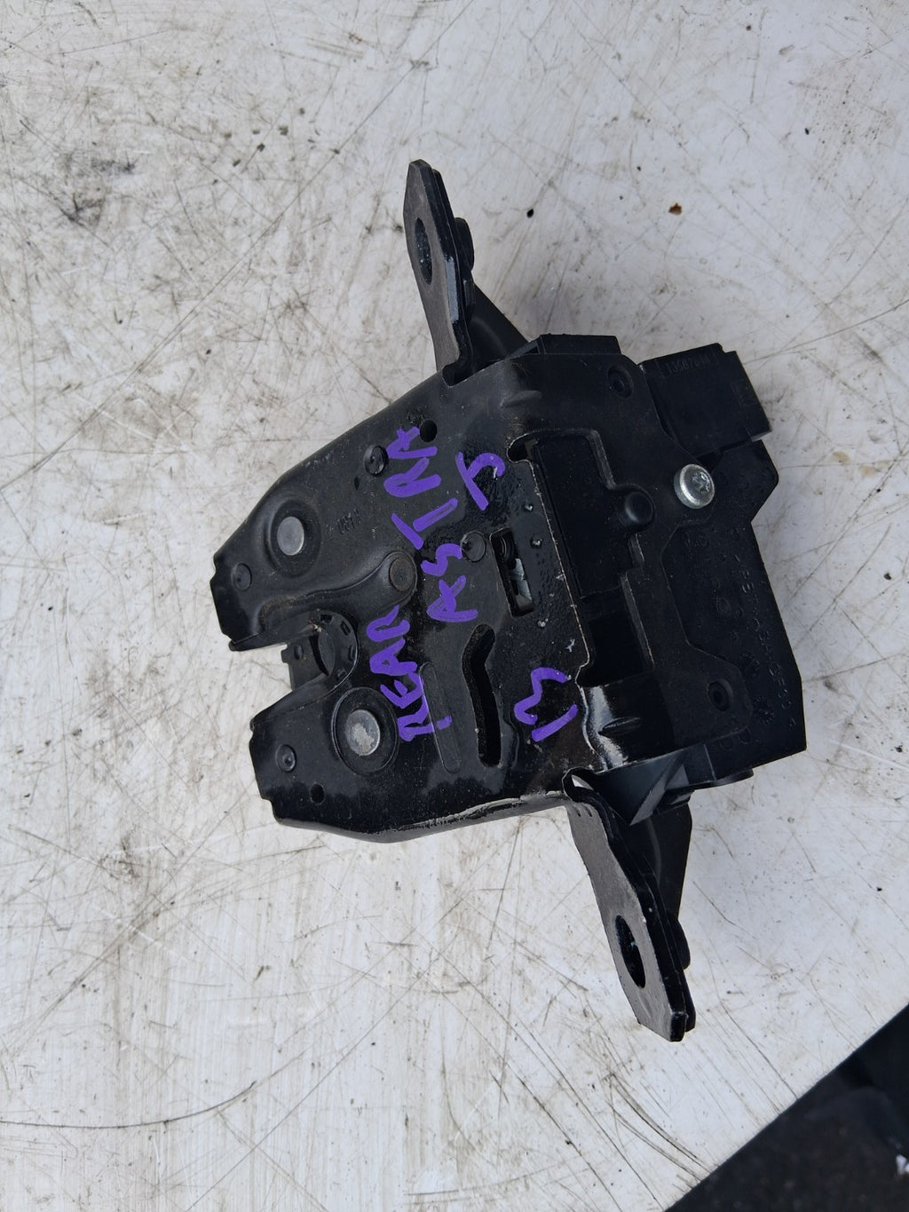 2013 VAUXHALL ASTRA J REAR TAILGATE BOOTLID BOOT LOCK MECHANISM