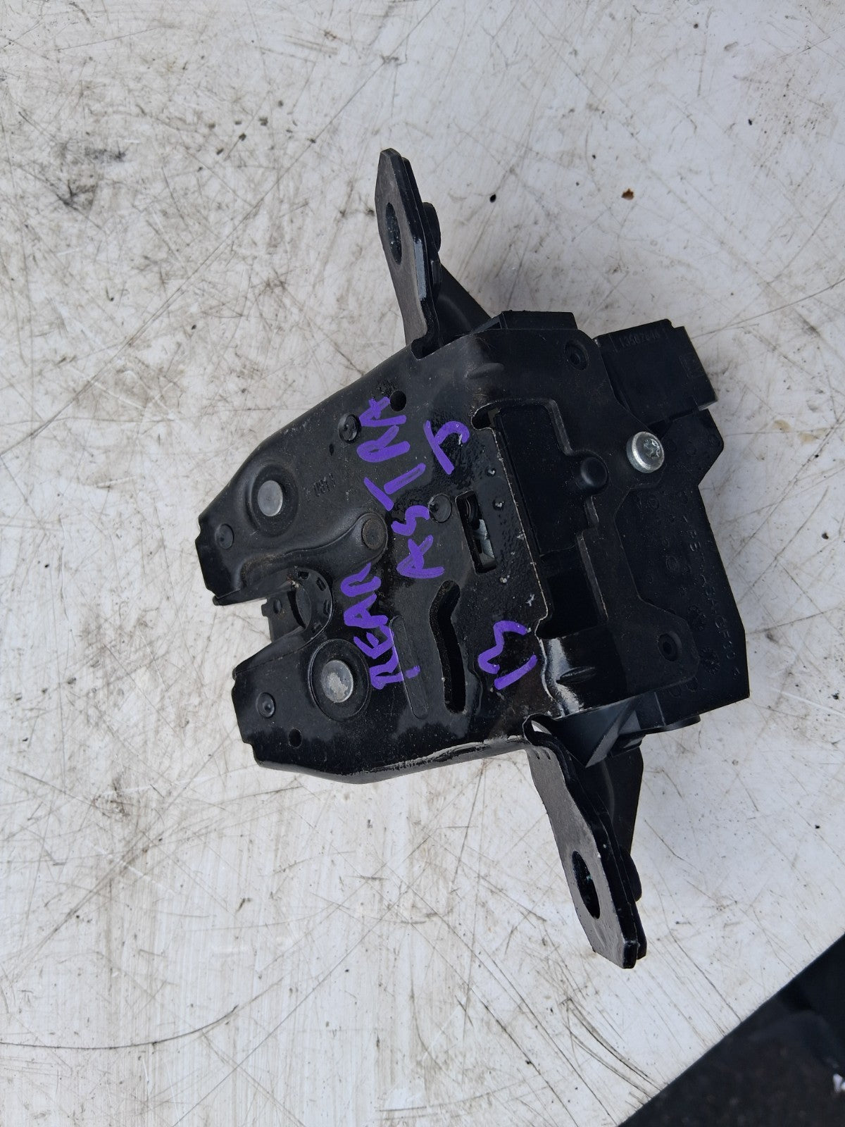 2013 VAUXHALL ASTRA J REAR TAILGATE BOOTLID BOOT LOCK MECHANISM
