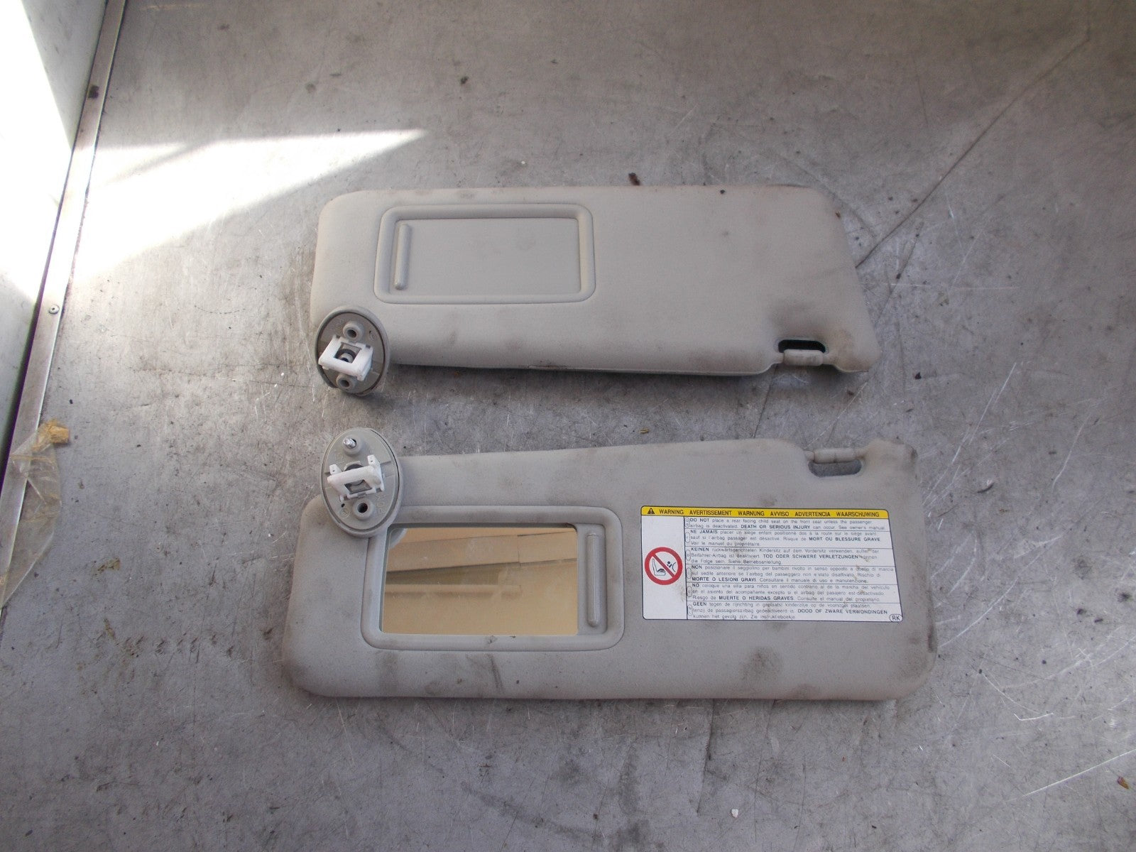 LEXUS IS XE20 (MK2) 2005-2013 PAIR OF SUN VISORS GREY