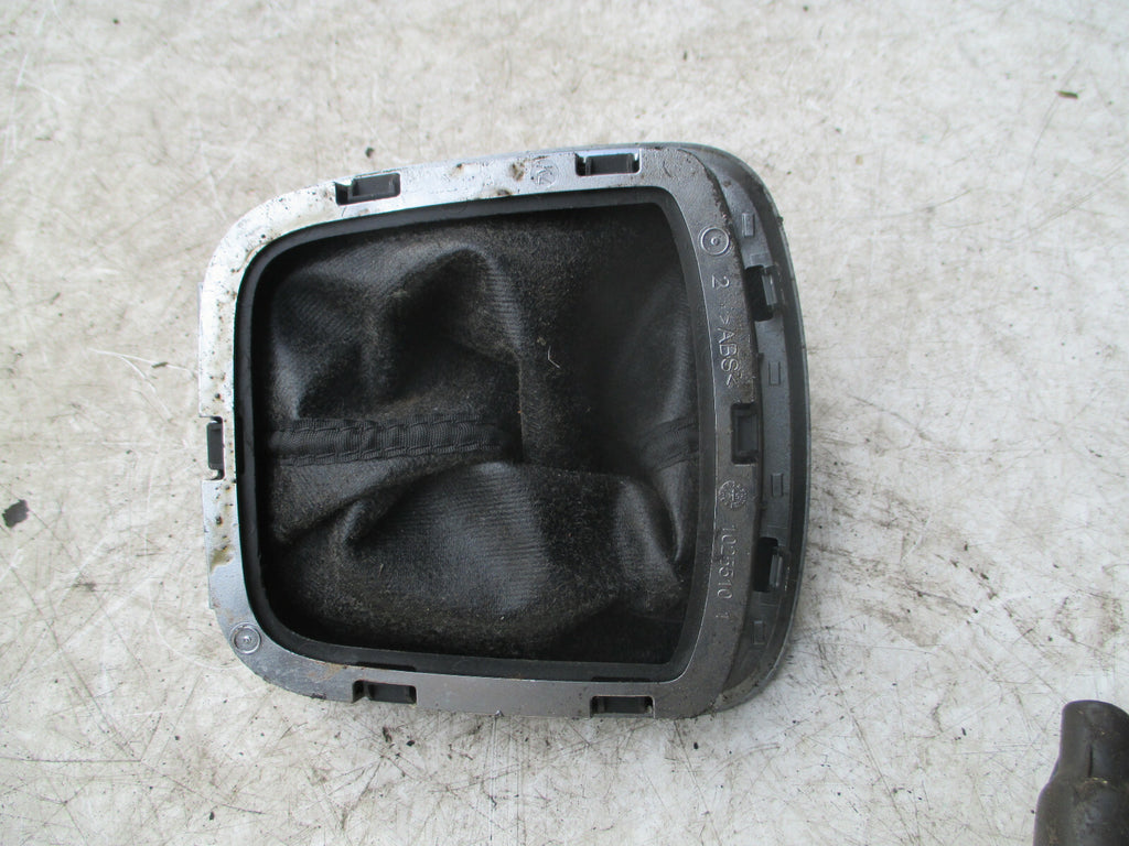 VW VOLKSWAGEN POLO MK5 2018 GEAR KNOB GAITER 6C0711113J