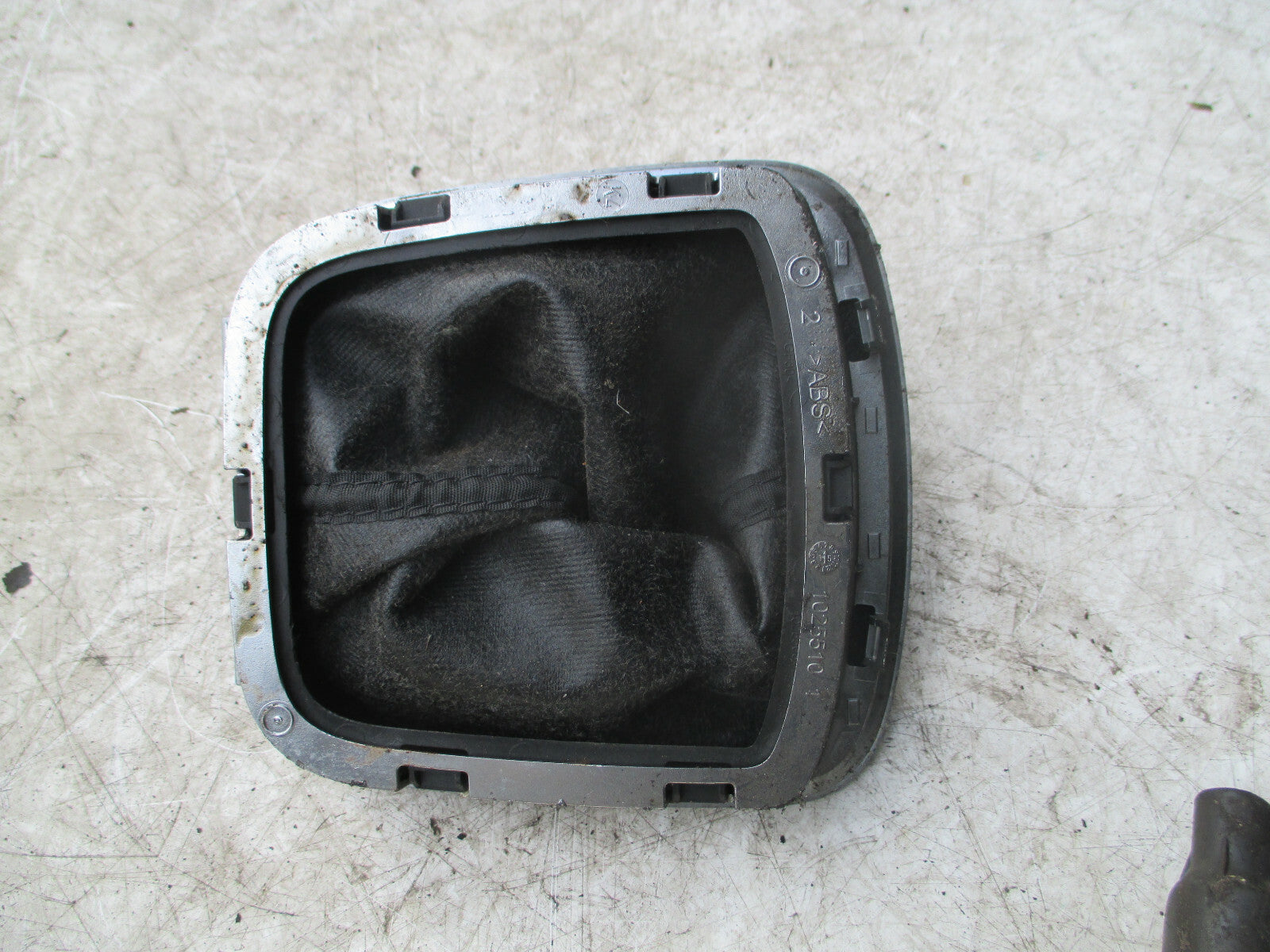 VW VOLKSWAGEN POLO MK5 2018 GEAR KNOB GAITER 6C0711113J