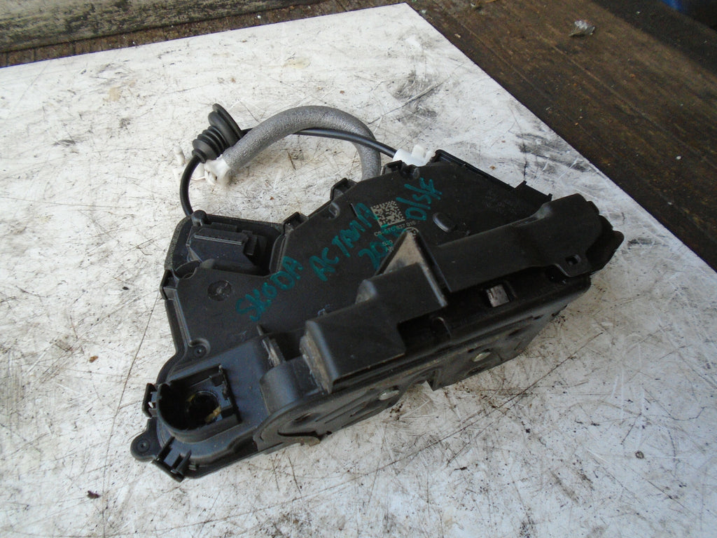SKODA OCTAVIA MK3 2018 OSF DRIVER SIDE FRONT DOOR LOCK MECHNAISM 5TC837016