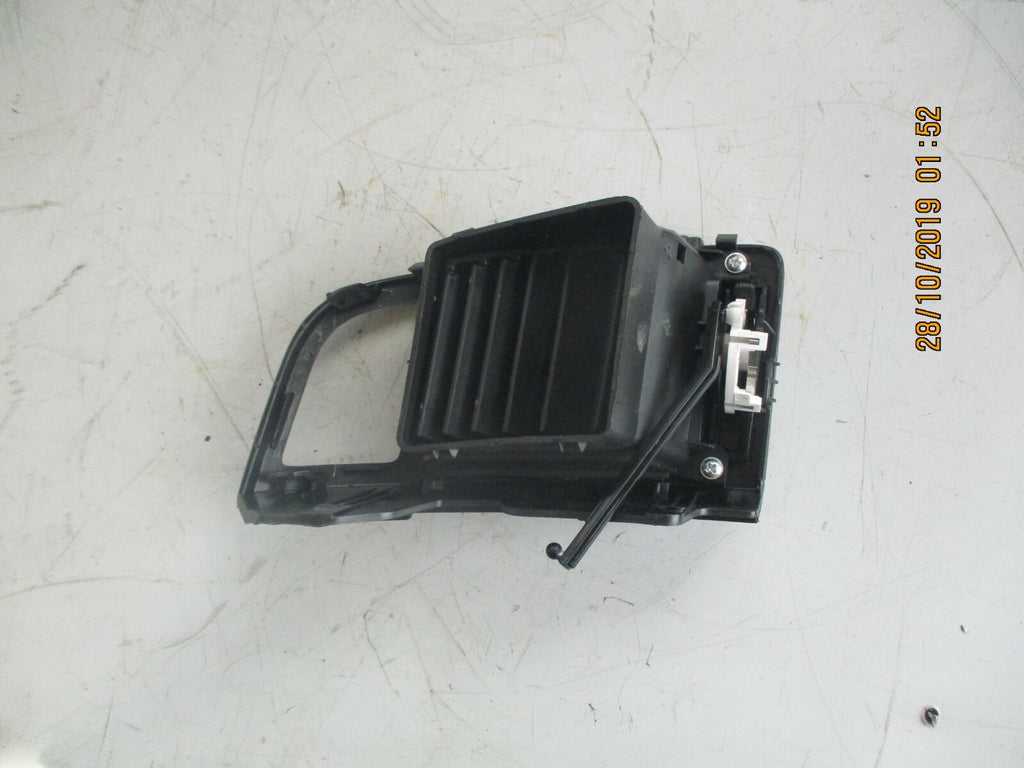 HYUNDAI i20 PB MK1 OS DRIVER SIDE DASHBOARD RIGHT SIDE FRONT AIR VENT 974801J010