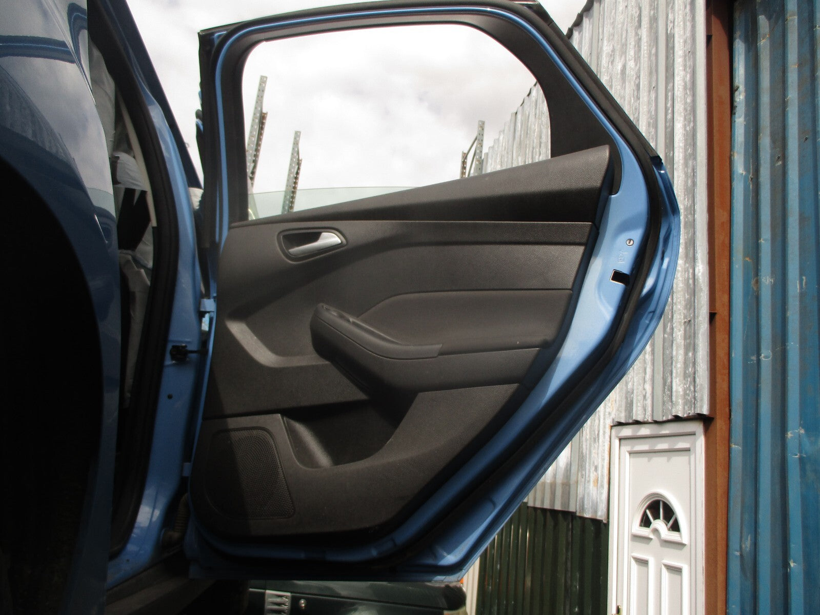 2017 FORD FOCUS MK3 OSR DRIVER SIDE REAR RIGHT COMPLETE DOOR ICEBERG BLUE