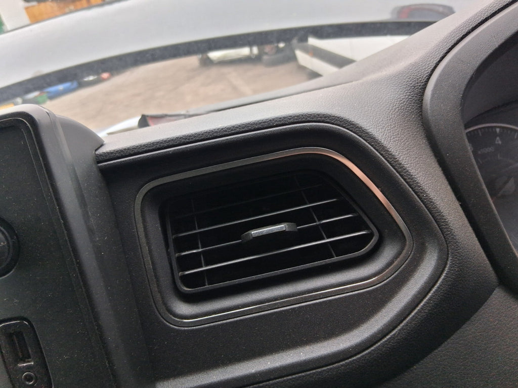 2021 NISSAN NV400 MK1 FRONT DASHBOARD CENTRE BOTH AIR VENTS