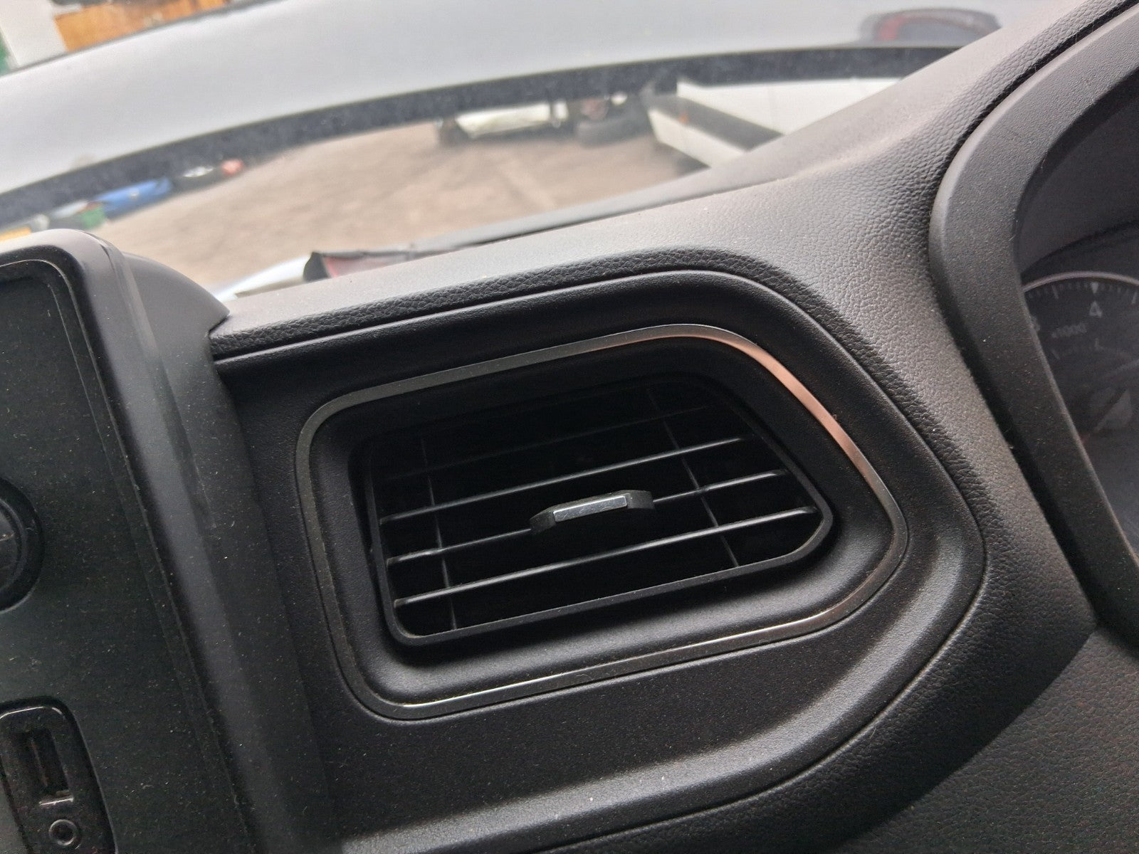 2021 NISSAN NV400 MK1 FRONT DASHBOARD CENTRE BOTH AIR VENTS
