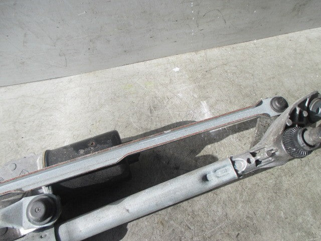 2005 BMW 3 SERIES E90 FRONT WIPER MOTOR WITH LINKAGE 6978264
