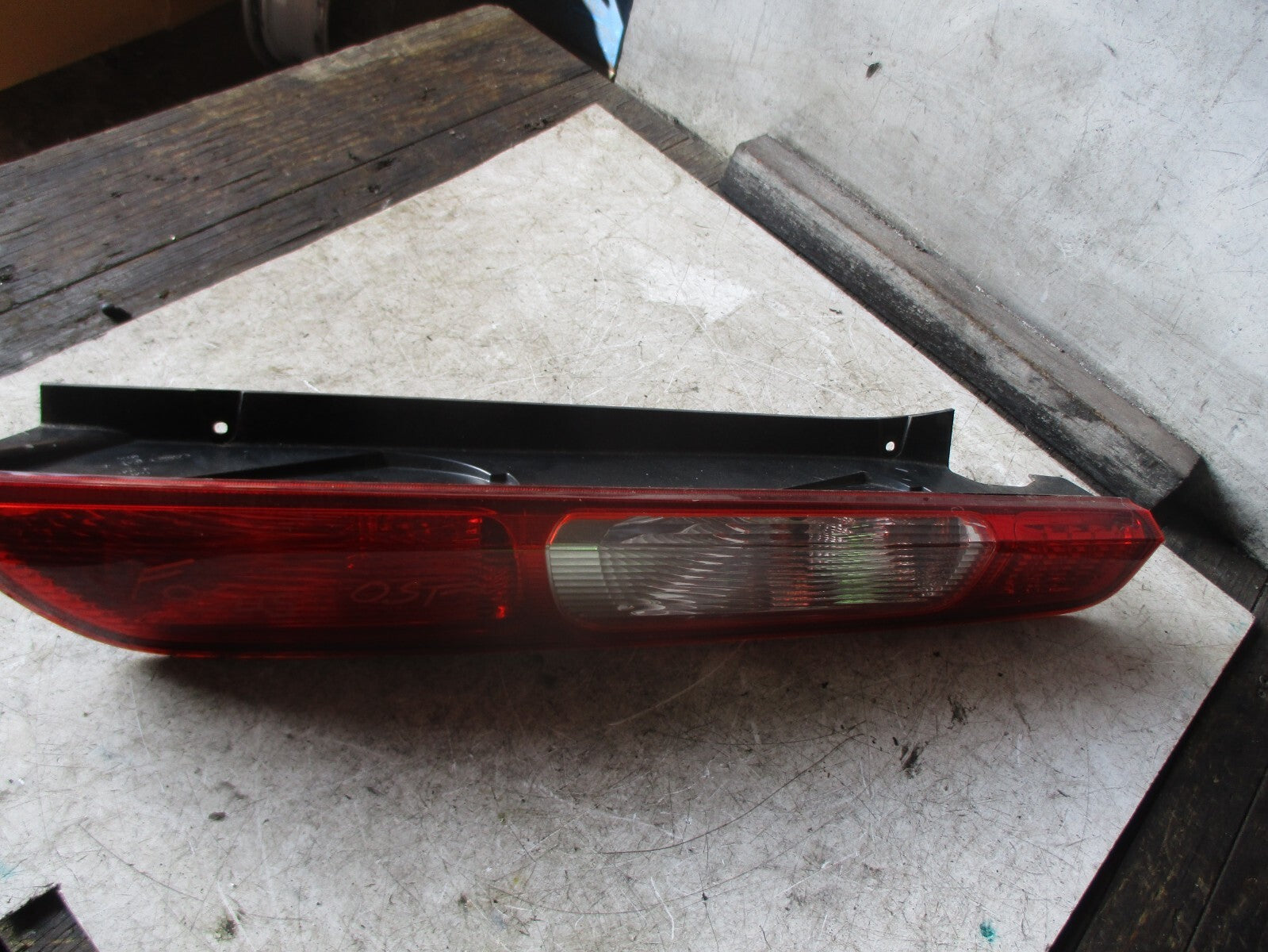 FORD FOCUS C-MAX MK1 2005 OS REAR DRIVER SIDE BRAKE LIGHT