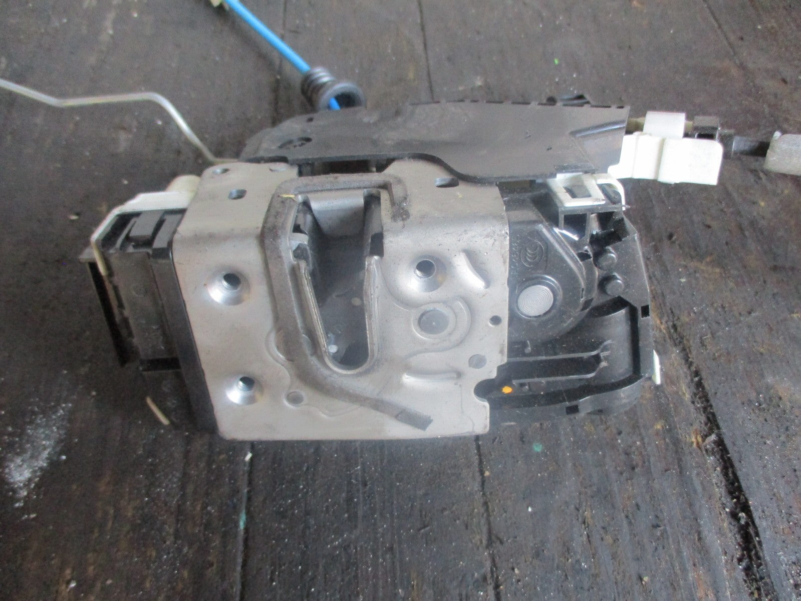 MERCEDES A CLASS 2014  NSF PASSENGER SIDE FRONT DOOR LOCK MECHANISM A0997202301