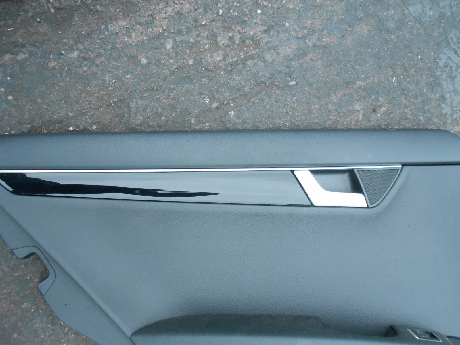 MERCEDES C CLASS S204 2013 NSR PASSENGER SIDE REAR BLACK LEATHER DOOR CARD