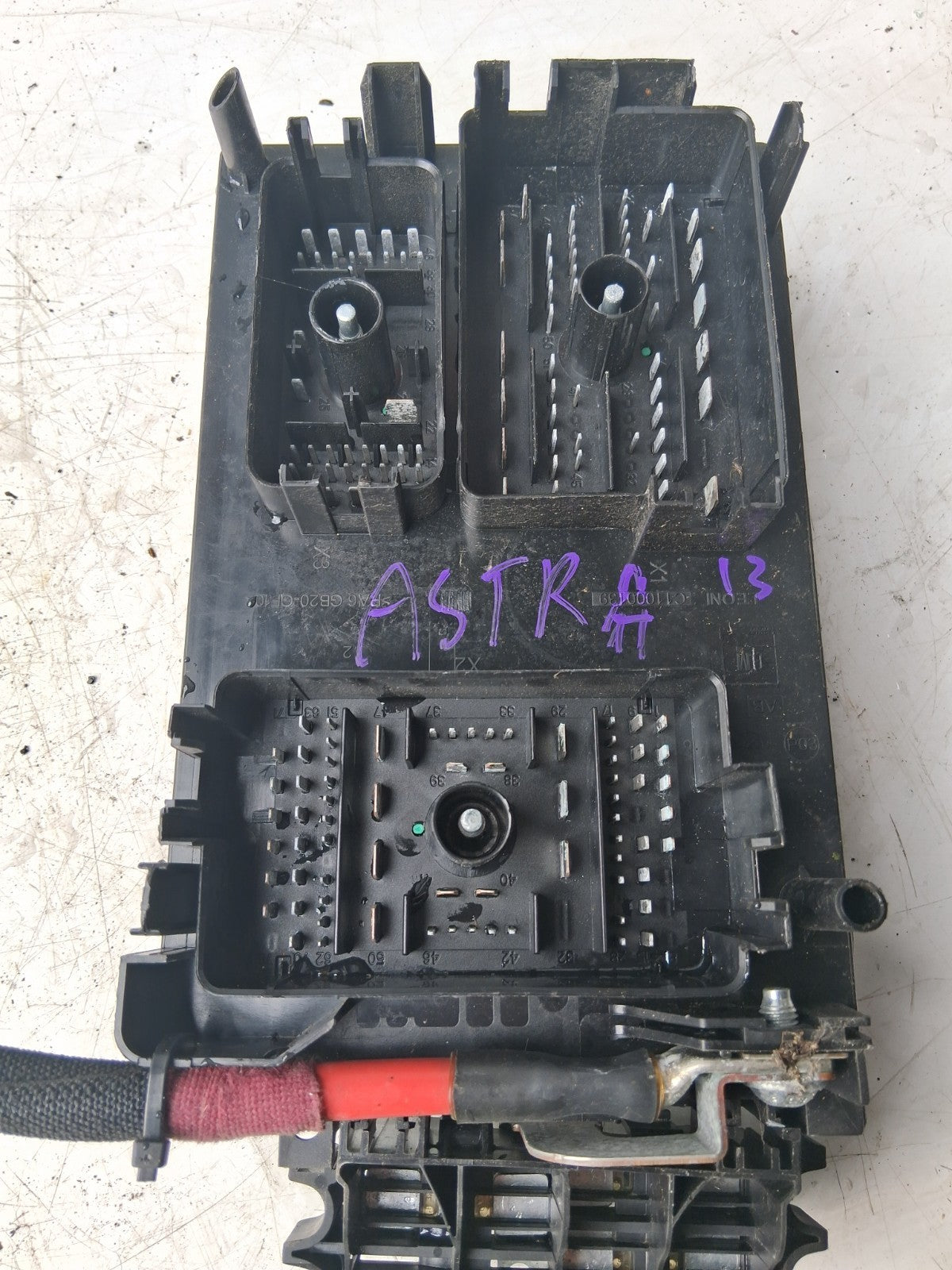 2013 VAUXHALL ASTRA J UNDERBONNET ECU FUSE BOX CONTROL MODULE 13368645