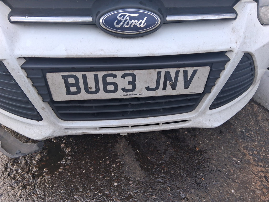 2013 FORD FOCUS MK3 HATCHBACK COMPLETE FRONT BUMPER WITH GRILL & FOG LIGHTS